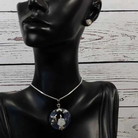 Women's Natural Stone Necklace. - Picture 2 of 6